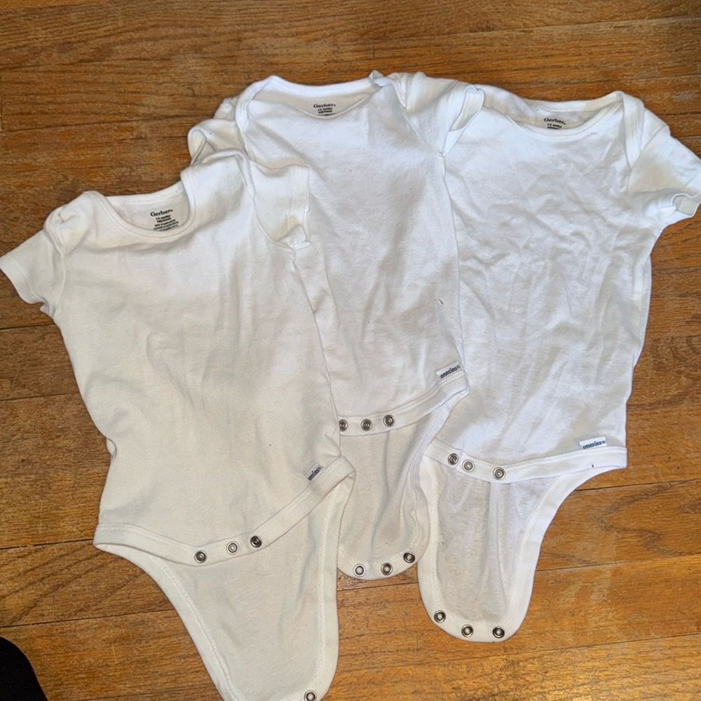 Gerber onesies set (3)